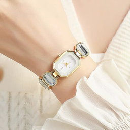 Montre Élégance Azura – Bracelet doré et cadran bleu royal