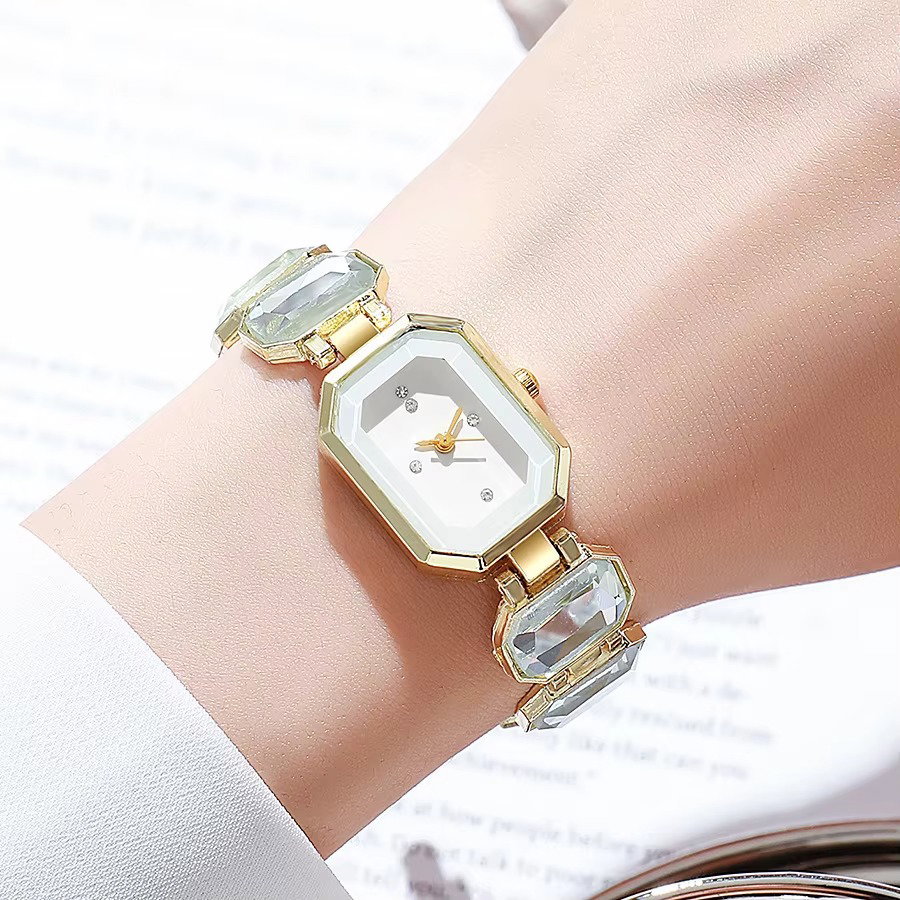 Montre Élégance Azura – Bracelet doré et cadran bleu royal_2
