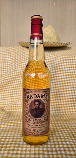 Rhum traditionnel RADAMA - Vary Manitra de Nosy Be - 70 cl - 40°