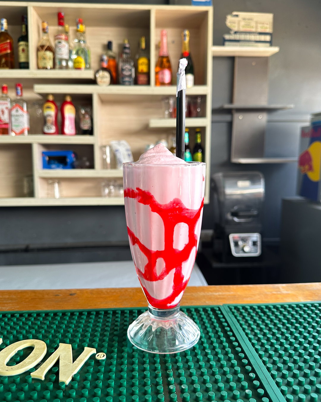 STRAWBERRY MILKSHAKE
