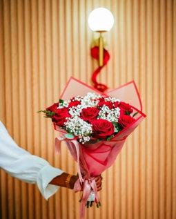 Bouquet garni de 10 roses rouges 