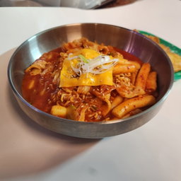 Rabbiki (Spicy Rice Cake with Noodle)