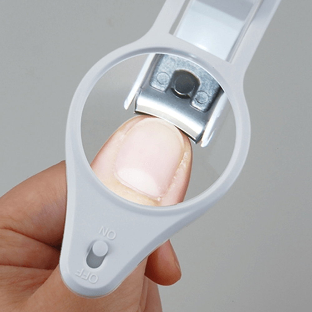 KAI LED Magnifying Glass Nail Clippers_1