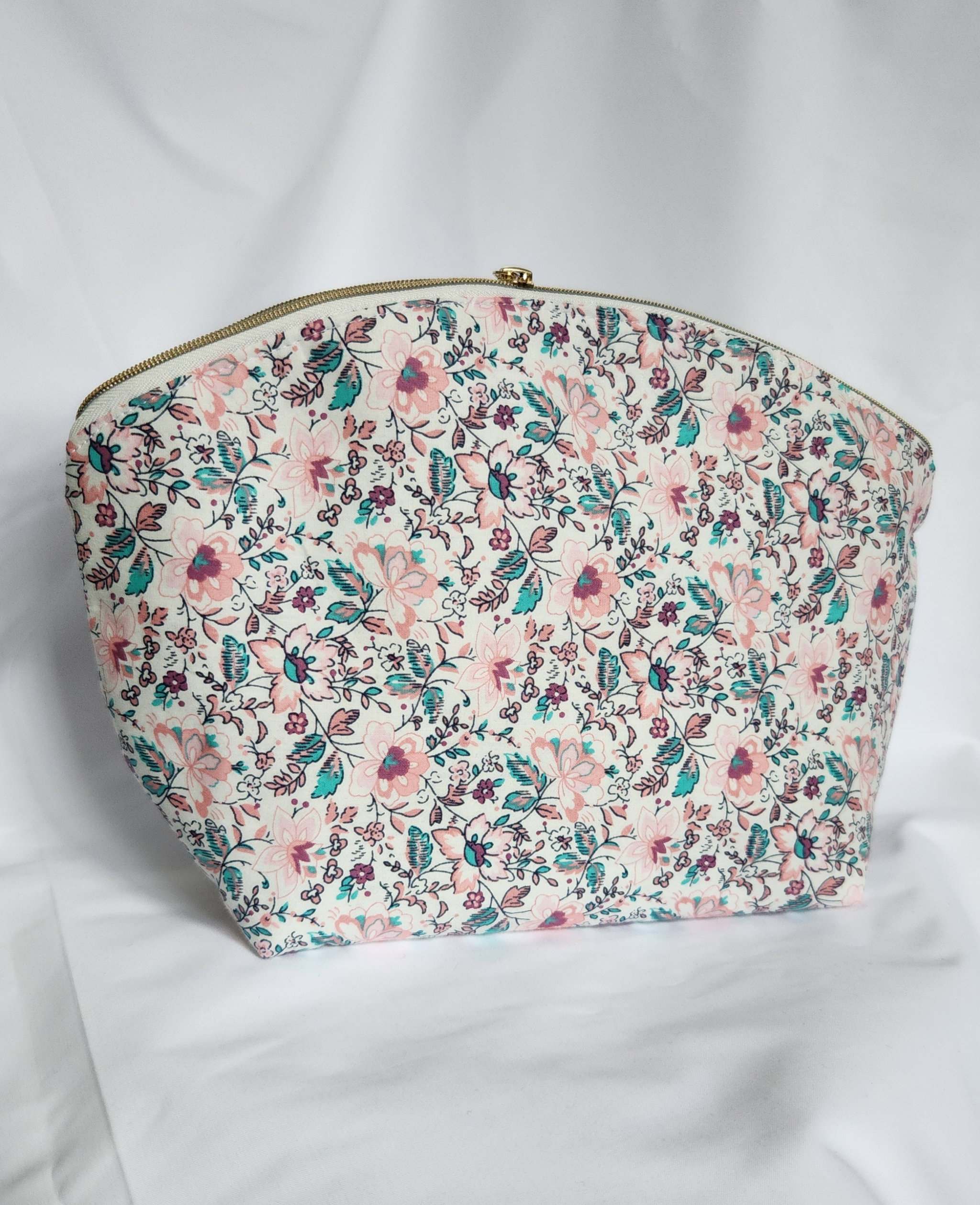Curve cosmetic pouch_0