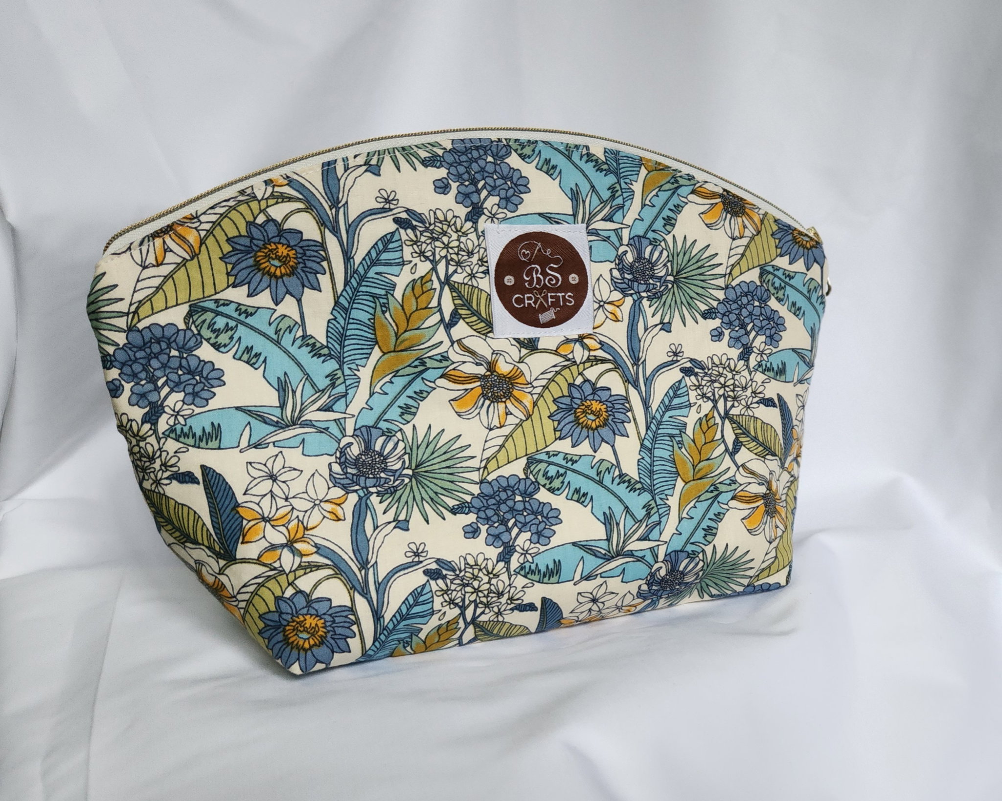 Curve cosmetic pouch_3