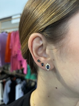Dark blue gem stud
