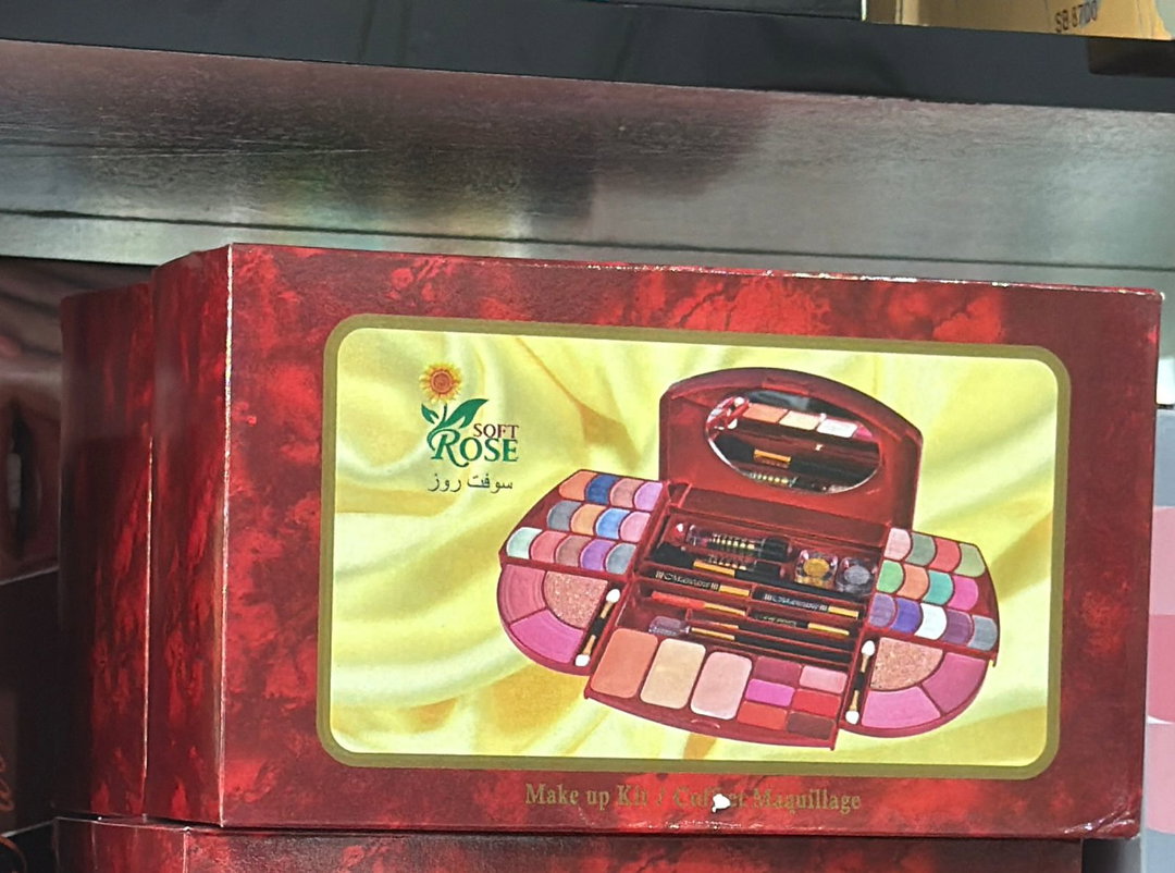 MAKEUP KIT