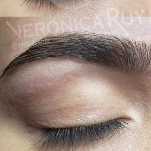 Perfilado de cejas con navaja_0
