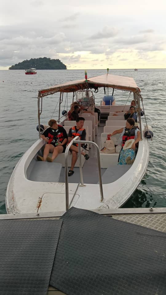 08.2Island Charter Boat (Mamutik + Manukan)