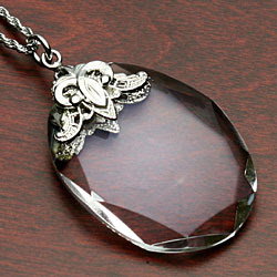 Elegant Magnifying Glass Necklace_1
