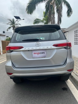 TOYOTA FORTUNER 2024 7places