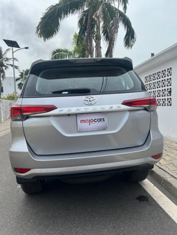 TOYOTA FORTUNER 2024 7places