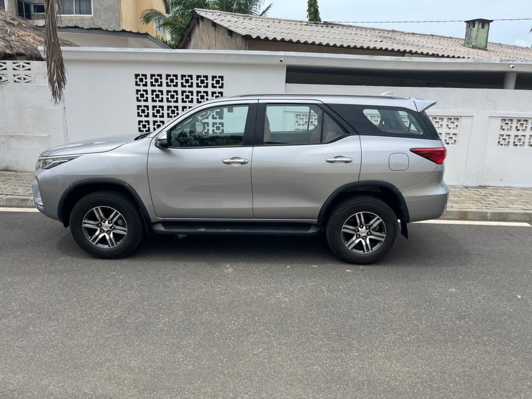 TOYOTA FORTUNER 2024 7places_0