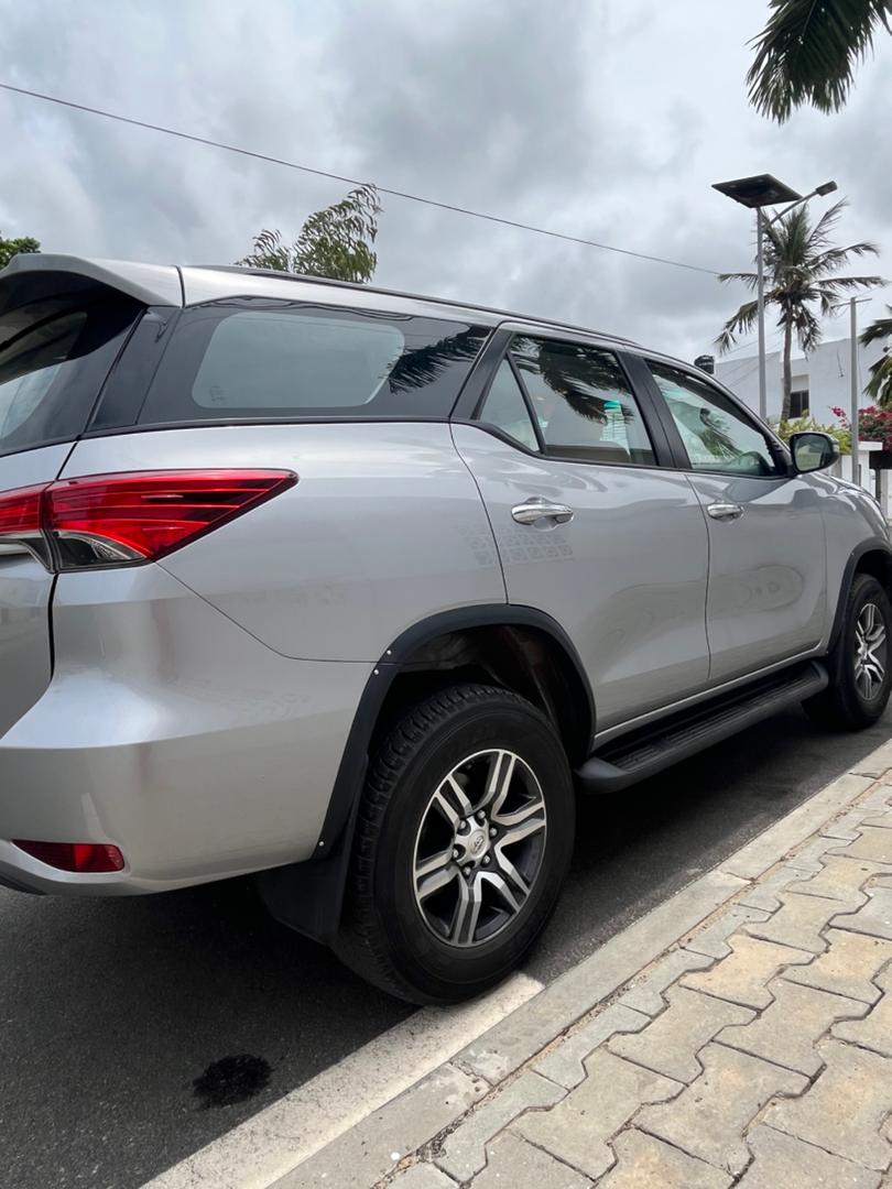 TOYOTA FORTUNER 2024 7places_1