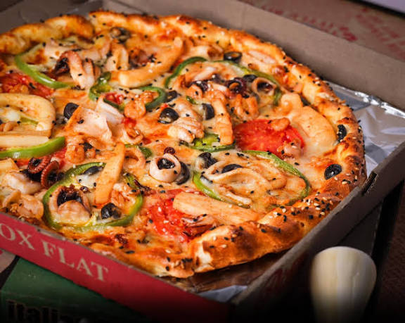 Pizza فواكه البحر صغيرة