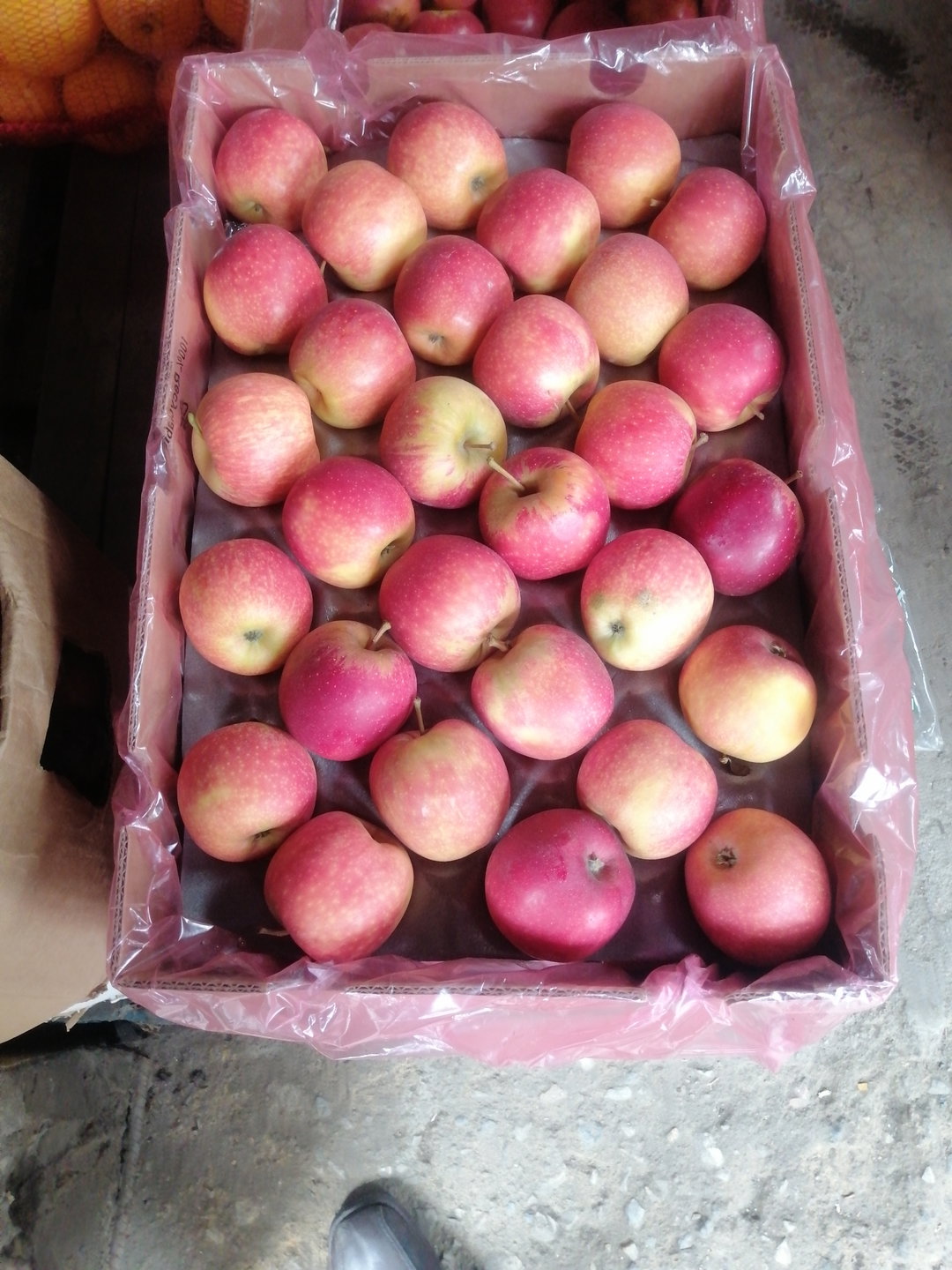 Red Apples/Box