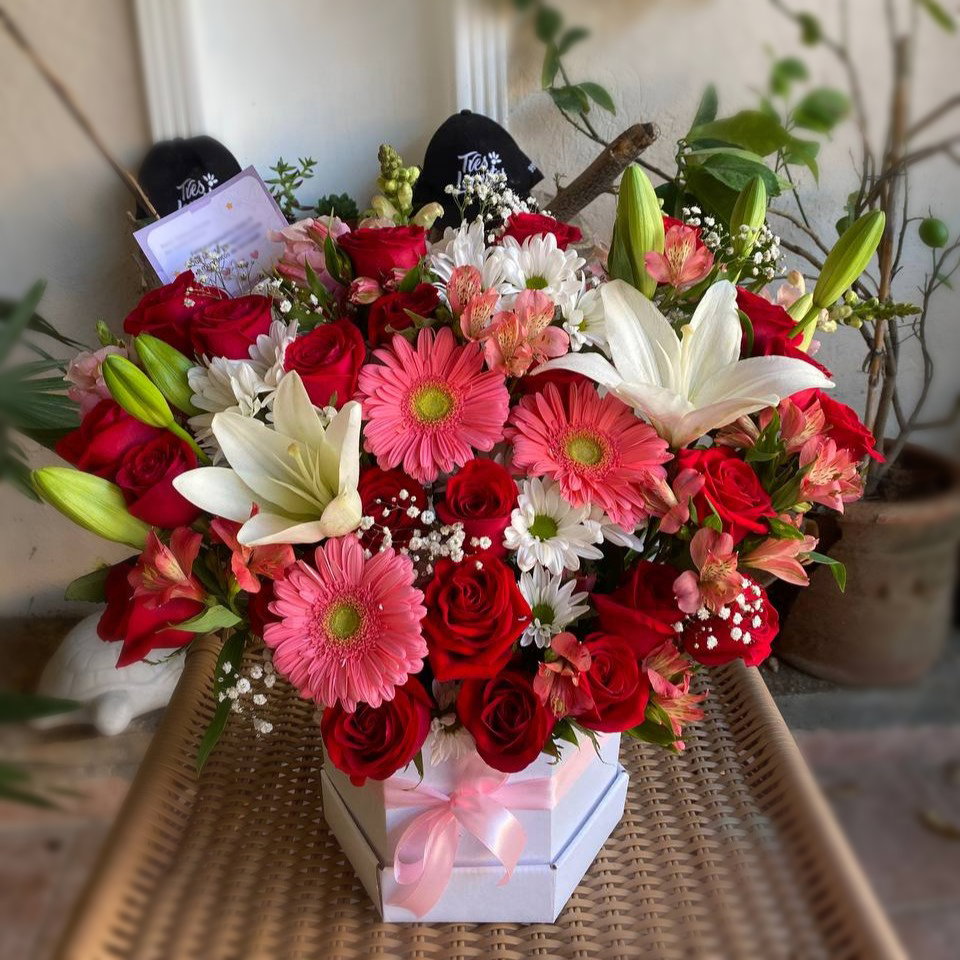 Box de rosas y Lilys