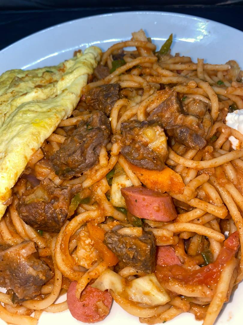 Spaghetti (viande omelettes saucisse)