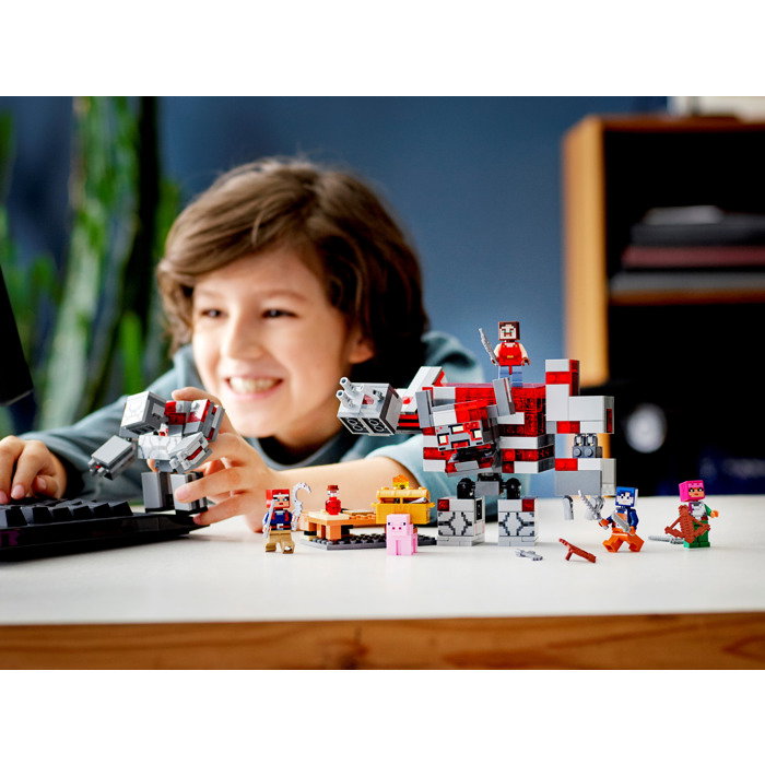 LEGO The Redstone Battle Set 21163_5