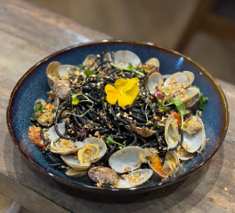 P3. Squid Ink Alle Vongole 白酒啦啦墨魚面