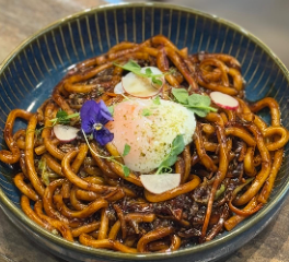 M21. Black Pepper Beef Udon 黑椒牛肉烏冬面