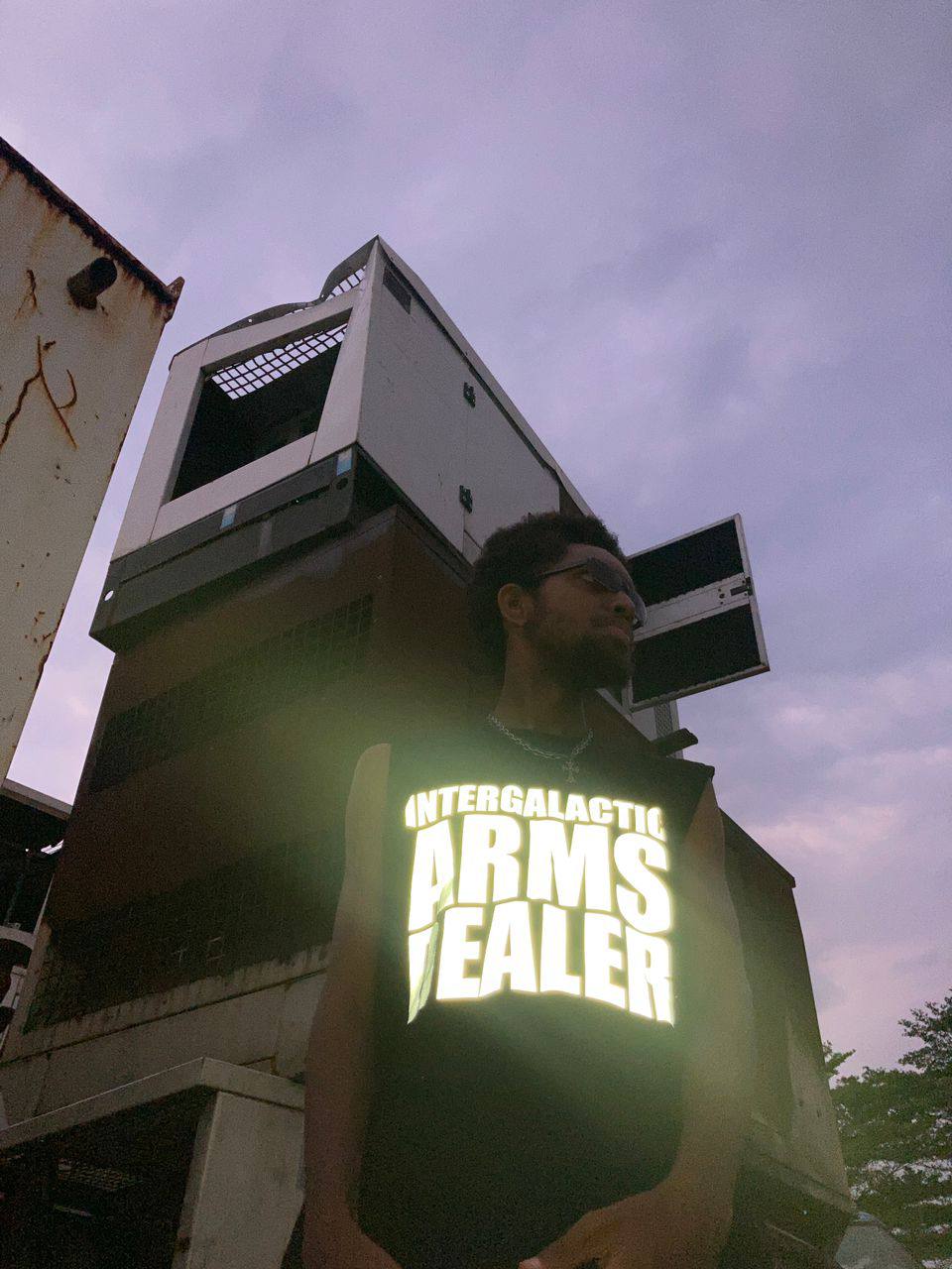 IGA ARMLESS TEE