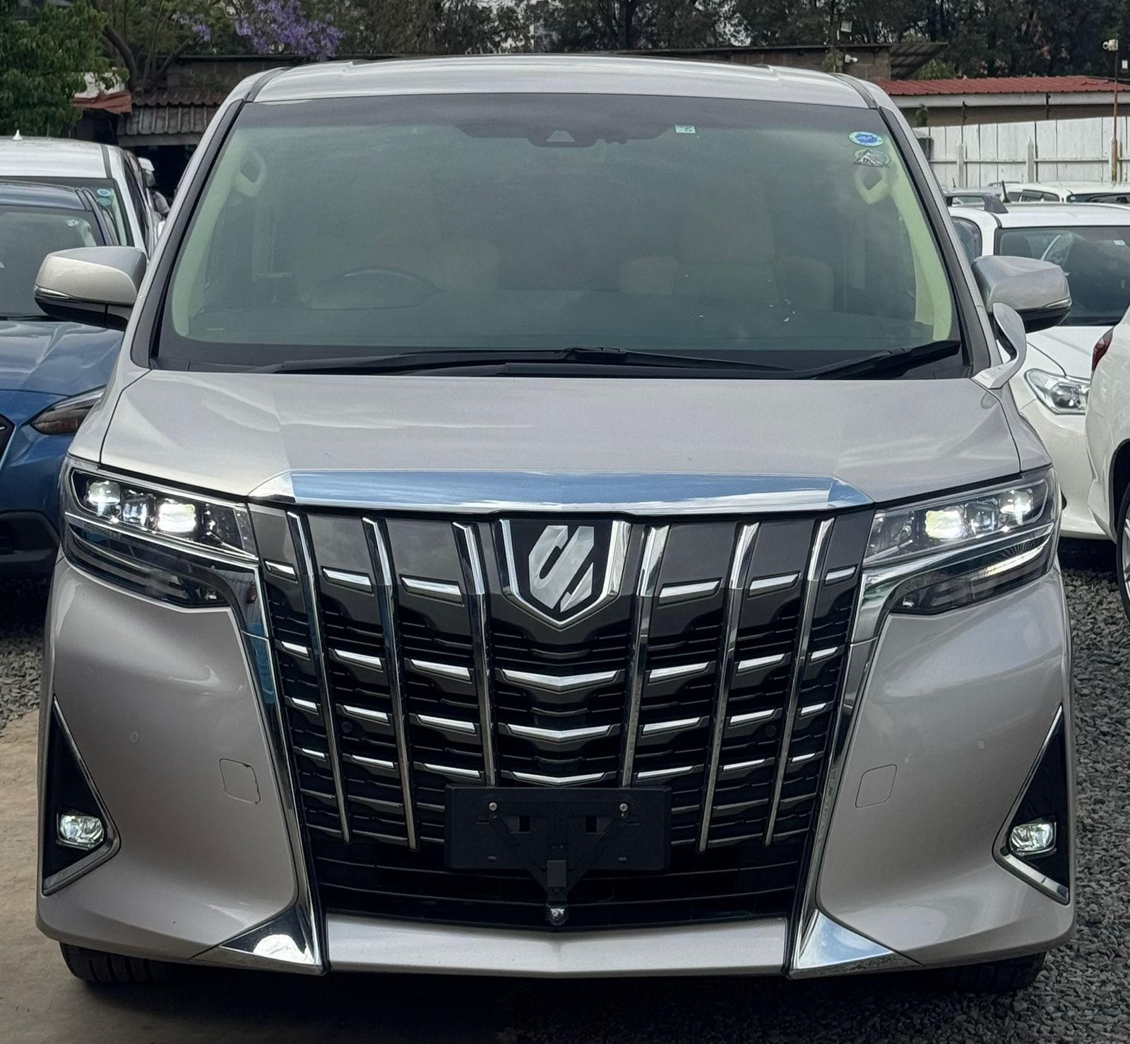 Toyota Alphard 2018_0