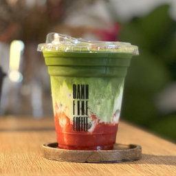 STRAWBERRY ICED MATCHA LATTE  