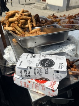 CATERING PLATTER BOXES  ( Top 7.8” x 5 , Base 5.8” x 4 Height 2.5”) “FOOD TO GO - WHITE / RED WITHOUT WINDOW 