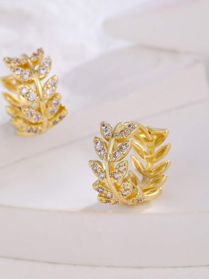 Golden Wreath Huggies