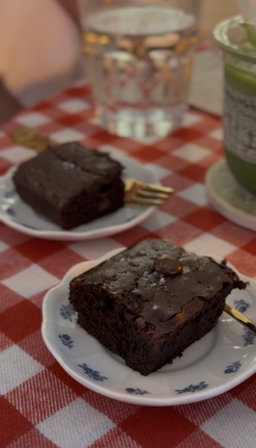 Cosy sea salt fudge brownie (Per slice)