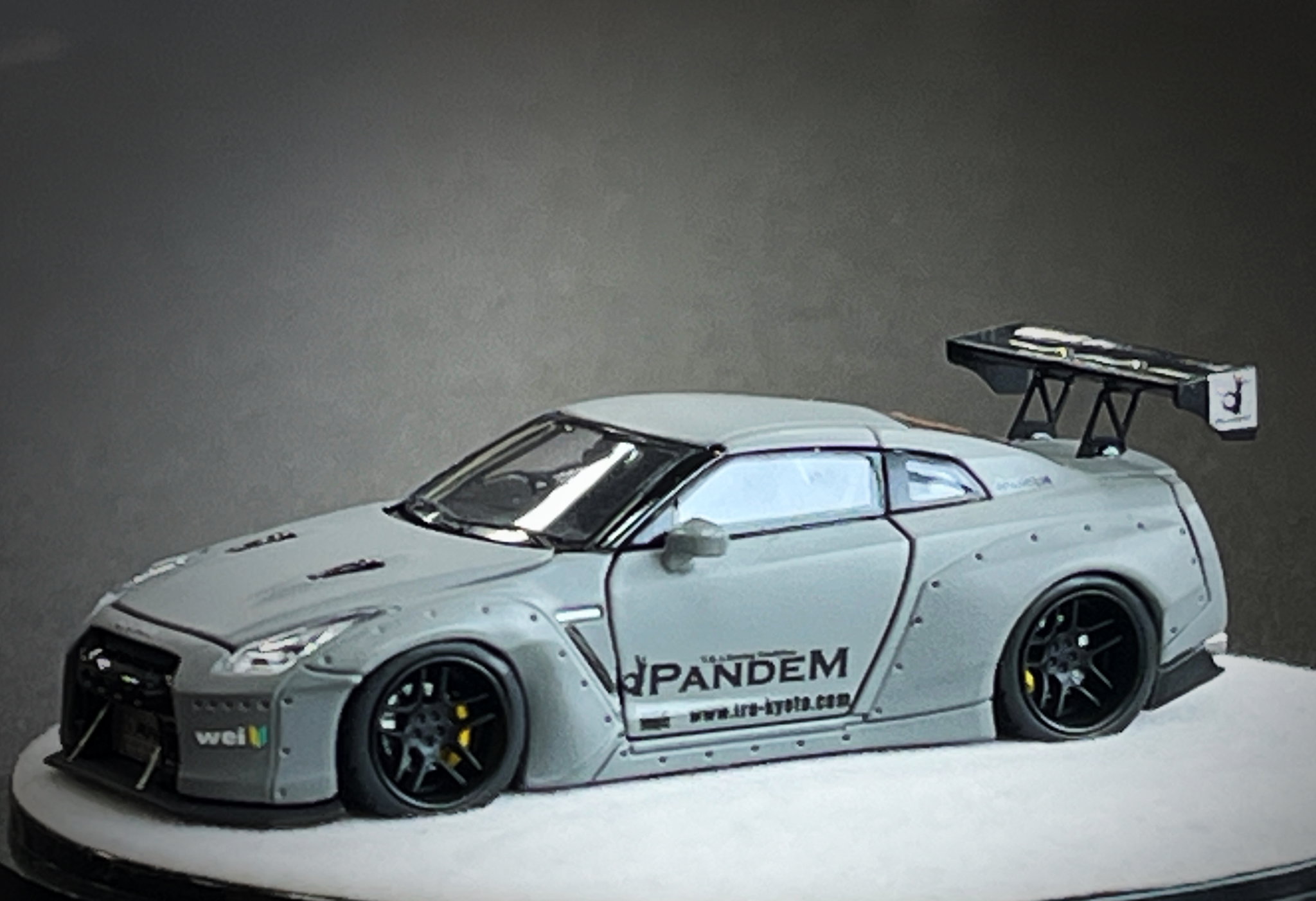 PGM MODEL 1/64 SKYLINE R35 ROCKET BUNNY COMBAT GREY_3