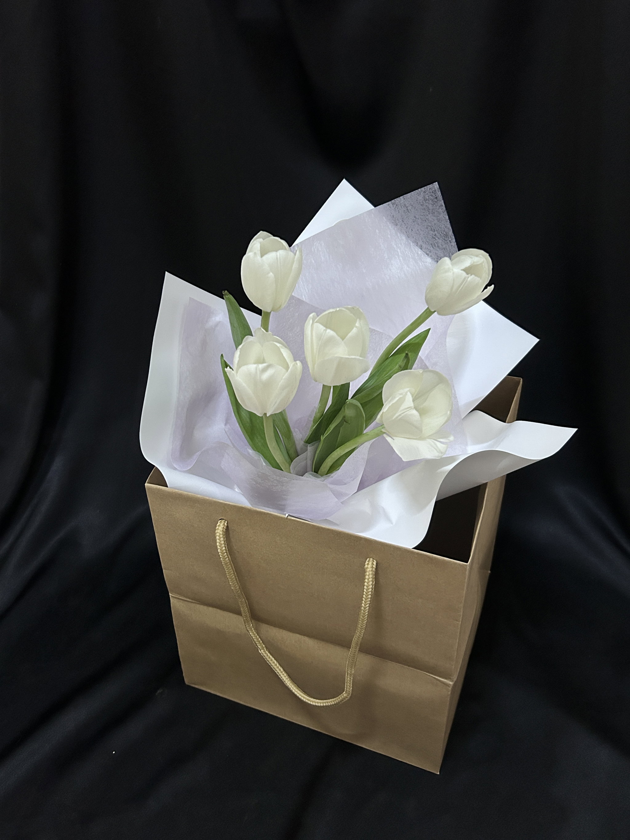 (Preorder) Grace Tulip Bouquet_1