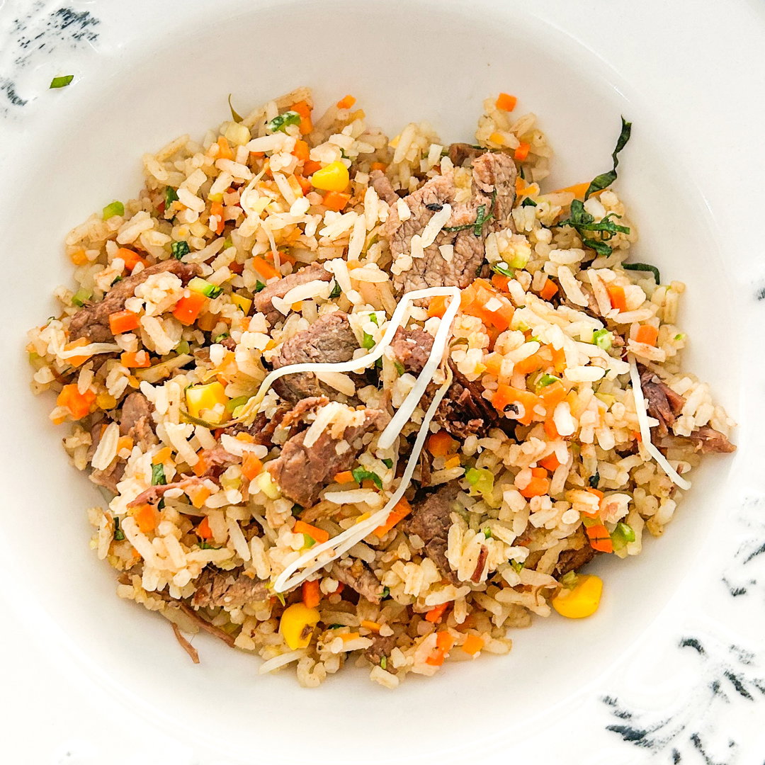Arroz con carne salteado