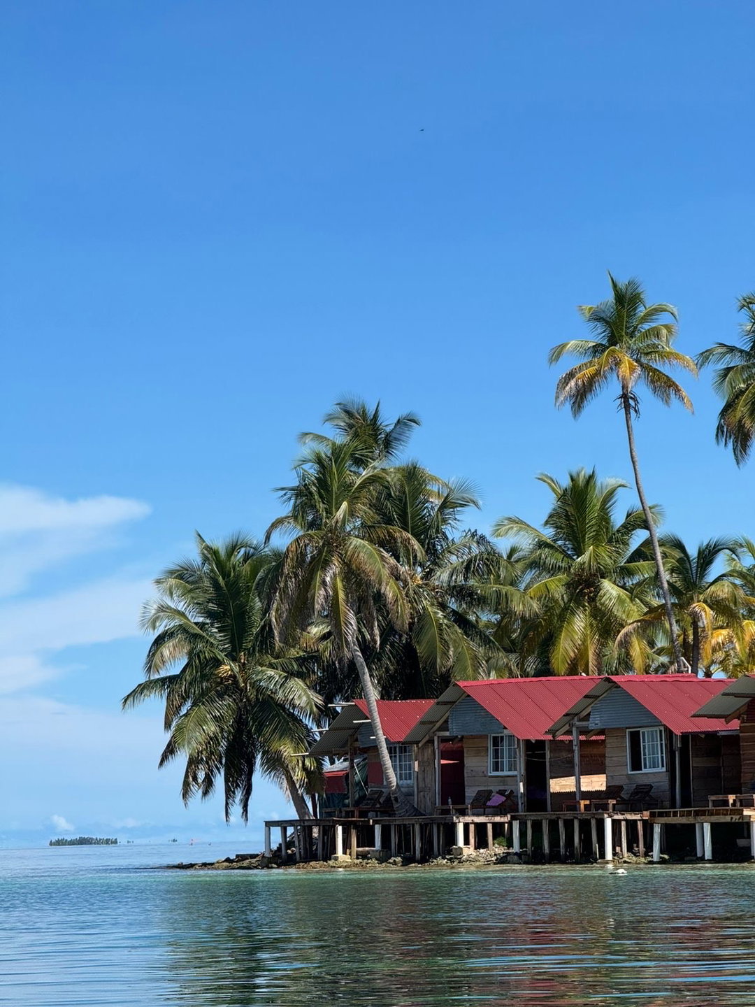 ISLA PELICANO (CABAÑAS PRIVADAS)