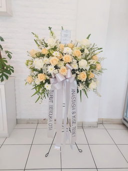 Standing Flower Arr. ( Congrats / Condolences )