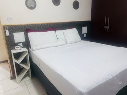 DELUXE QUEEN ENSUITE