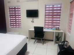 DELUXE QUEEN ENSUITE