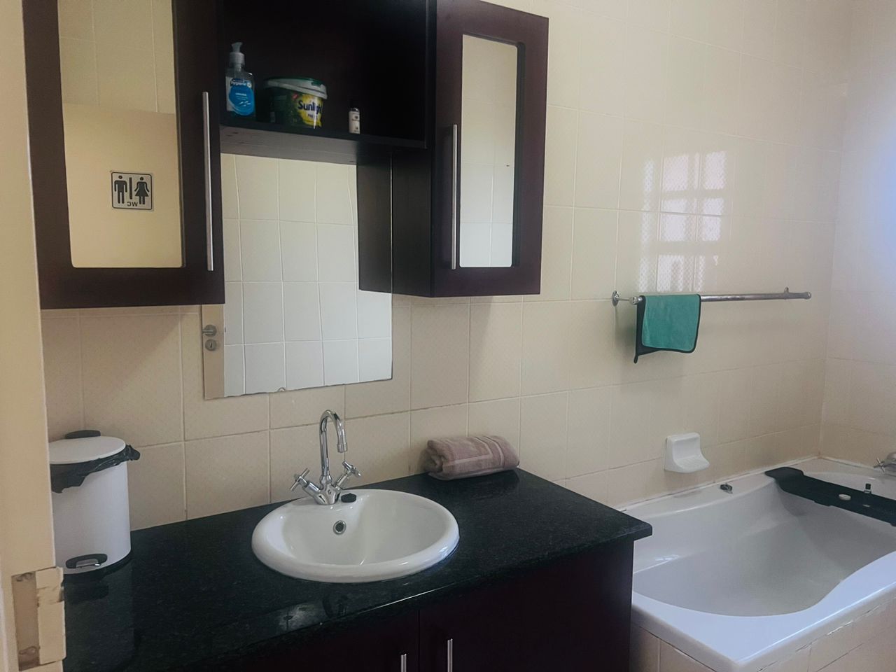 DELUXE QUEEN ENSUITE_4
