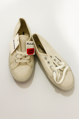 Tenis beige estilo casual - Size 8