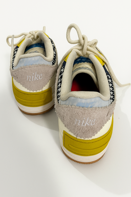 Nike Air Force 1 edición multicolor con texturas - Size 8