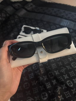 แว่นตากันแดด🕶️ กรองแสง ☀️ใส่เก็บทรงงับน้อนๆ💖พร้อมกล่อง⚡️