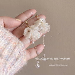 Pearl earrings 