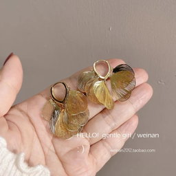 Pearl earrings 