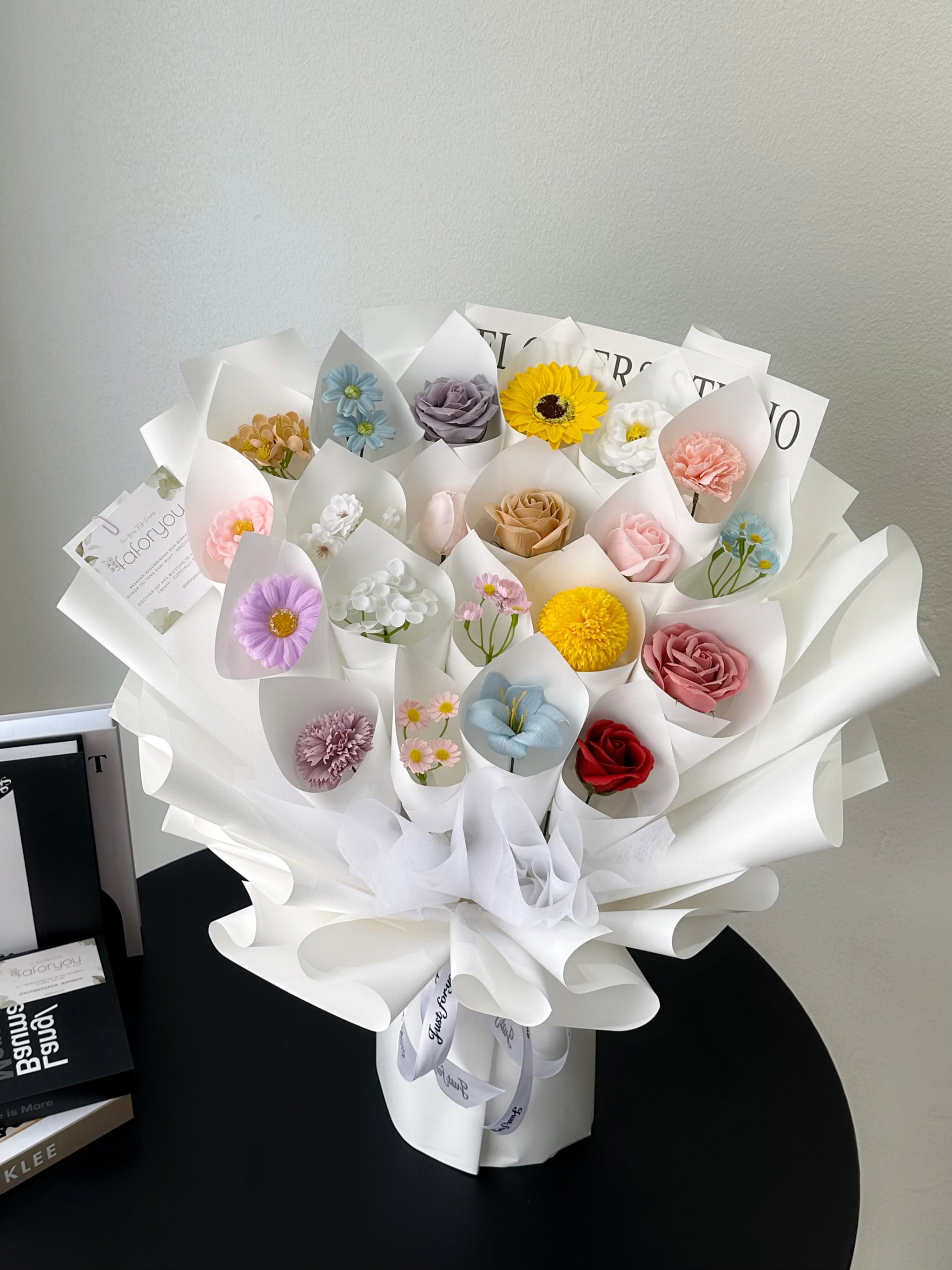 Classic One Year One Bloom Soap Flower Bouquet _0