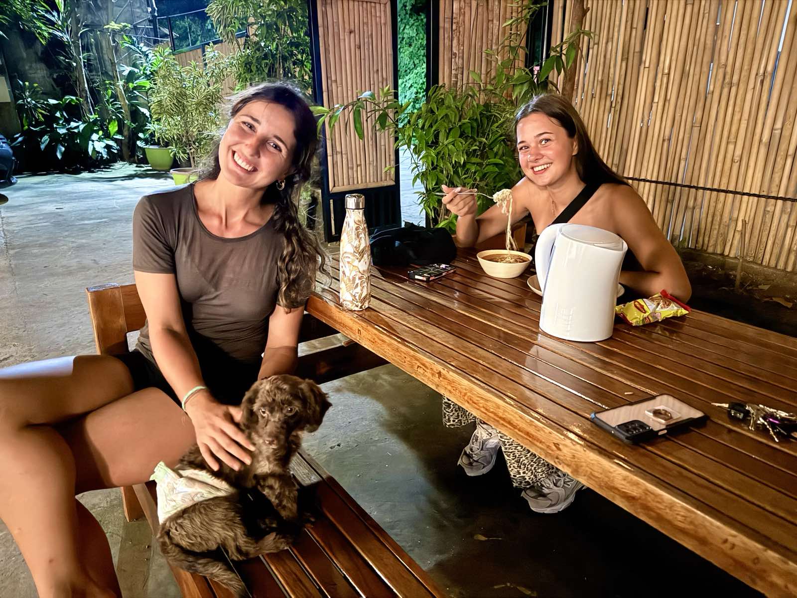 We believe the best travel stories are born from genuine conversations and shared meals. Join us for our spontaneous family dinners, morning jogs, or local market tours. Forget the noise—we’re all about laughter, genuine connections, food feasts, and chill vibes. 🤙🏽🥰 #GoofyAntsFam_12