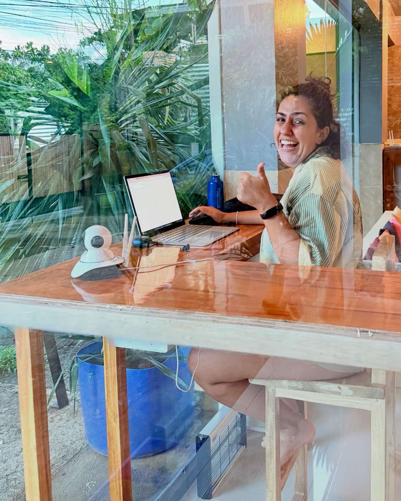 We believe the best travel stories are born from genuine conversations and shared meals. Join us for our spontaneous family dinners, morning jogs, or local market tours. Forget the noise—we’re all about laughter, genuine connections, food feasts, and chill vibes. 🤙🏽🥰 #GoofyAntsFam_4