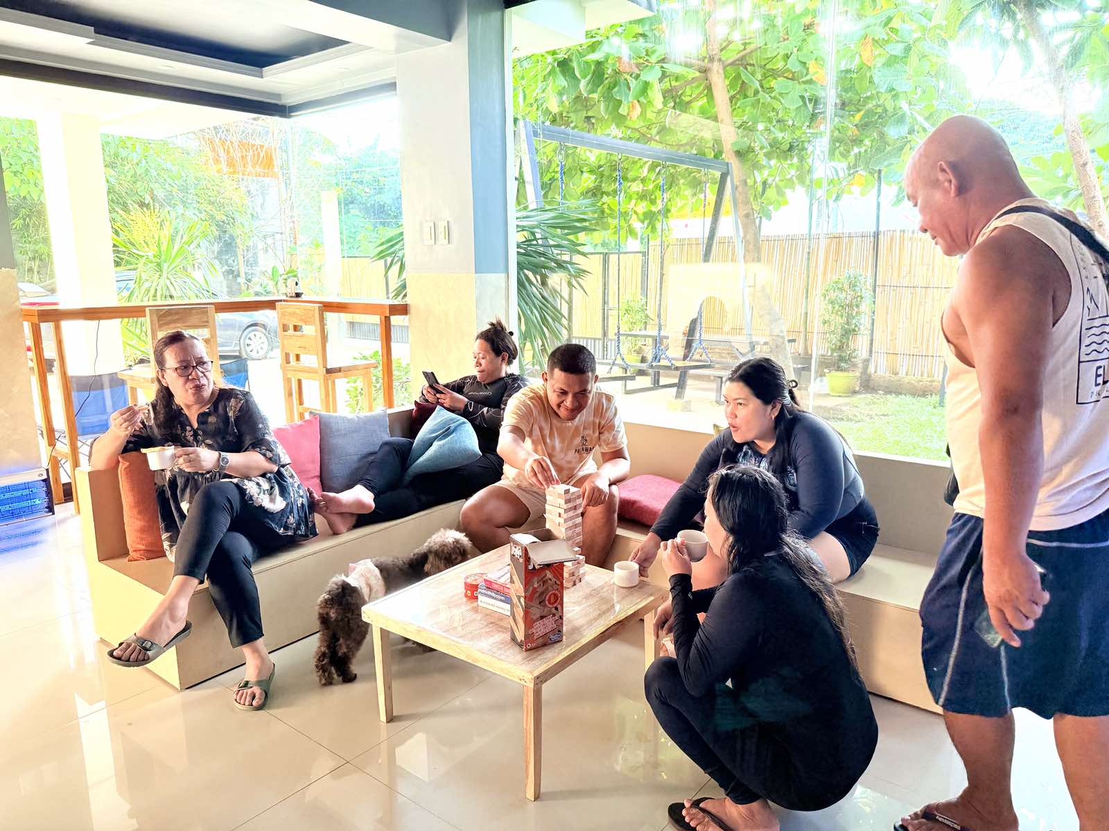We believe the best travel stories are born from genuine conversations and shared meals. Join us for our spontaneous family dinners, morning jogs, or local market tours. Forget the noise—we’re all about laughter, genuine connections, food feasts, and chill vibes. 🤙🏽🥰 #GoofyAntsFam_24