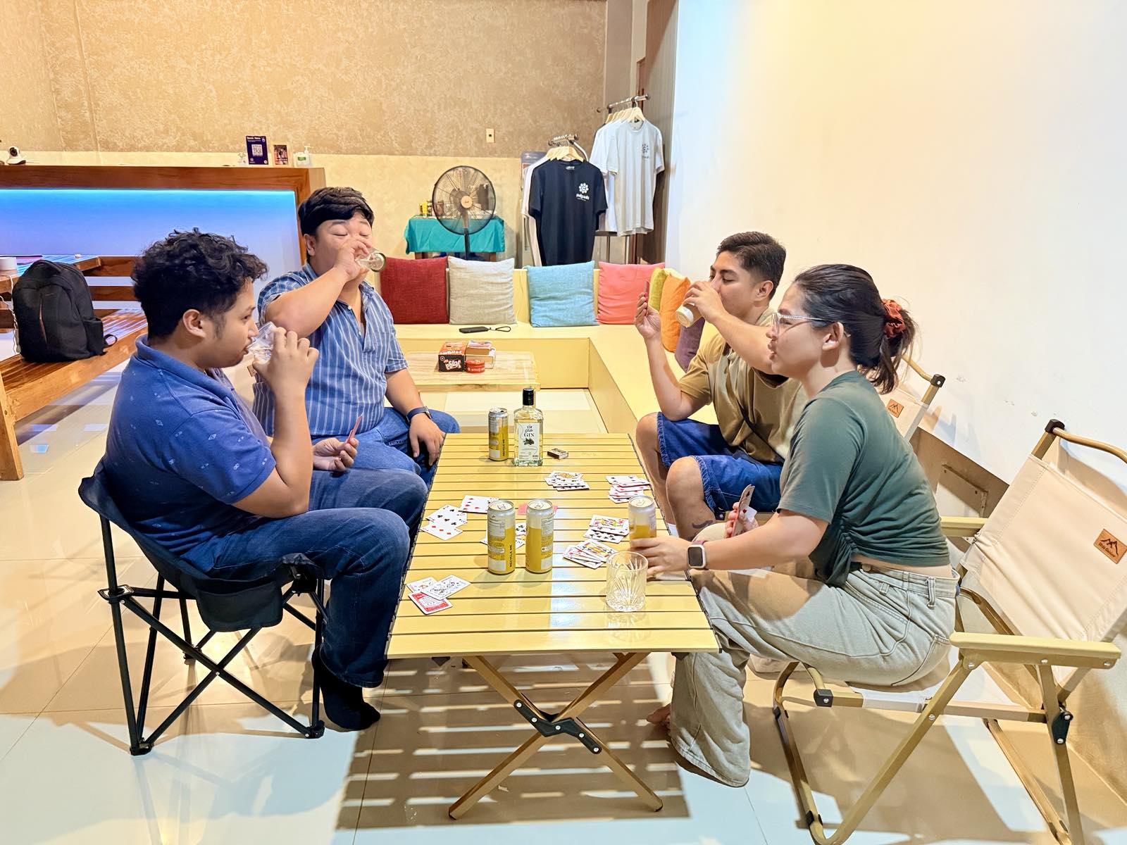 We believe the best travel stories are born from genuine conversations and shared meals. Join us for our spontaneous family dinners, morning jogs, or local market tours. Forget the noise—we’re all about laughter, genuine connections, food feasts, and chill vibes. 🤙🏽🥰 #GoofyAntsFam_36