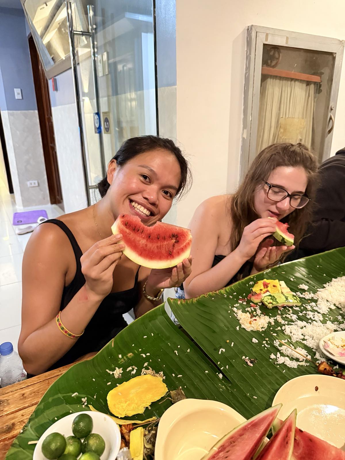We believe the best travel stories are born from genuine conversations and shared meals. Join us for our spontaneous family dinners, morning jogs, or local market tours. Forget the noise—we’re all about laughter, genuine connections, food feasts, and chill vibes. 🤙🏽🥰 #GoofyAntsFam_3